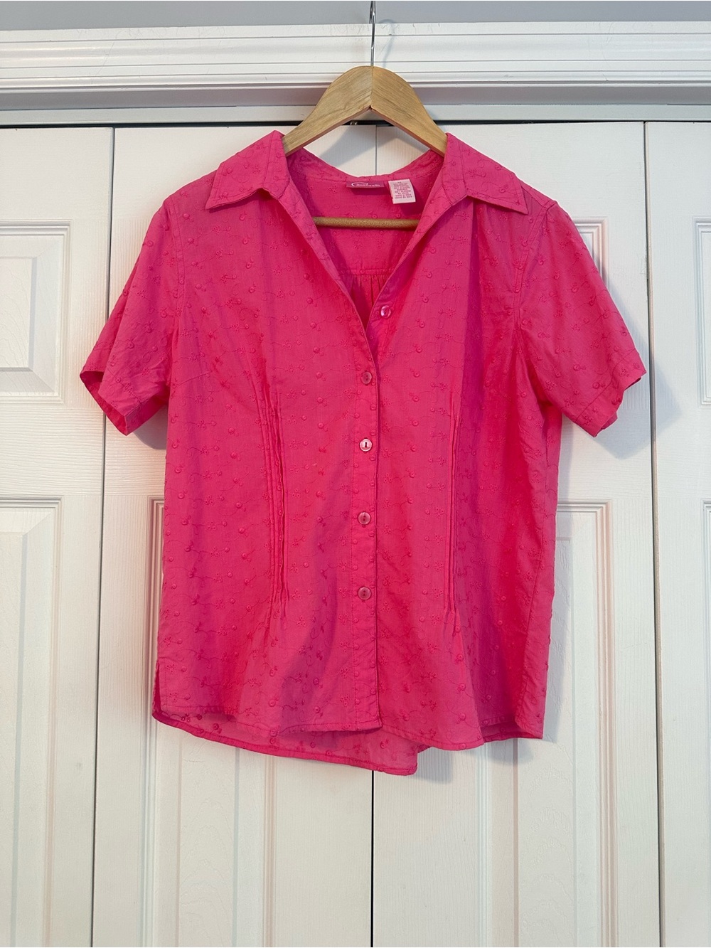 100% Cotton Pappagallo Hot Pink Eyelet Button-Up Blouse, Medium